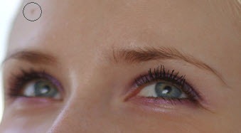 лайфхакер, lifehacker, скриншот программы MakeUp Pilot для ретуширования фотографий, темные круги под глазами, как удалить веснушки, как удалить прыщик, мелкие морщинки
