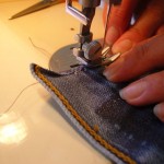 DIY: Как сделать напоясный чехол для смартфона или плеера из старых джинс