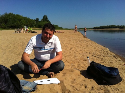 Планерка с директором по маркетингу на берегу реки Сысола