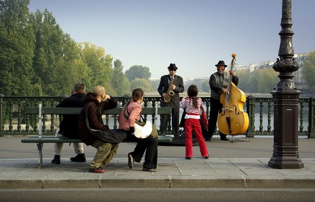 Уличные музыканты в Париже