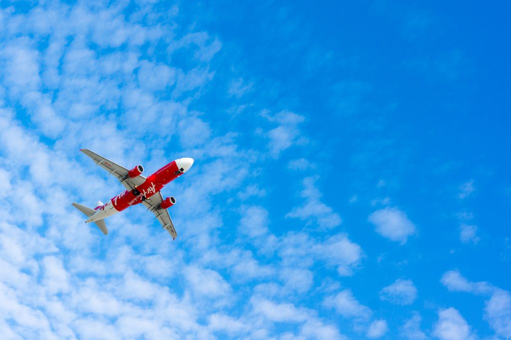 Лоукостеры, летающие в Россию