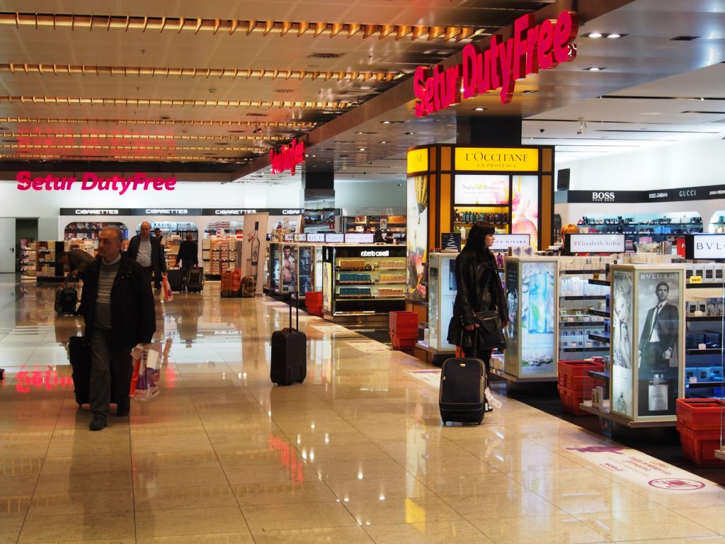 Как экономить на еде и напитках при авиаперёлетах