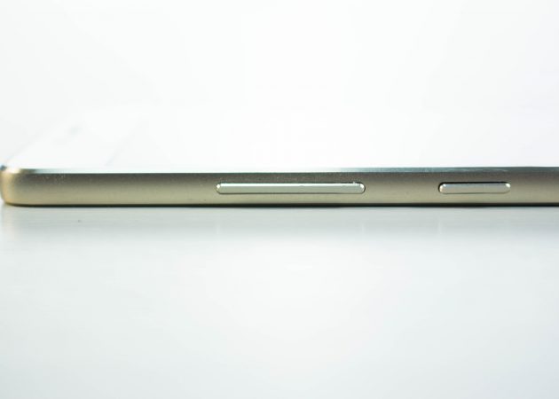 Кнопки регулировки громкости и включения