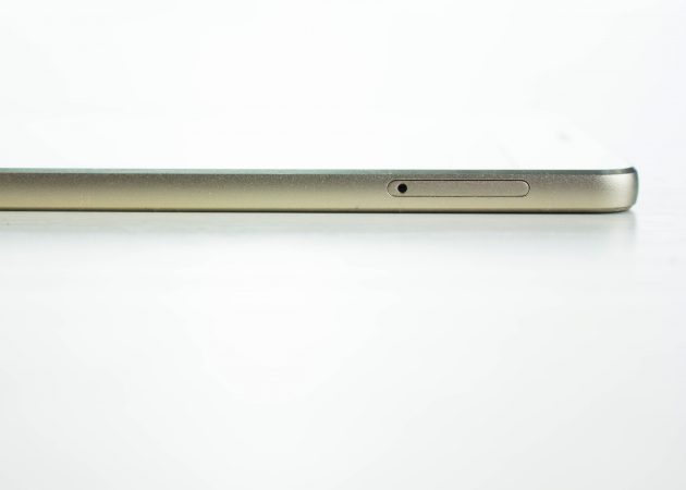 Слот для MicroSIM