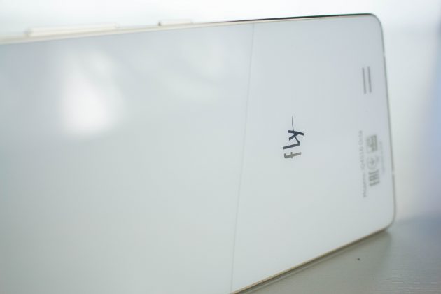 Трещина смартфон не украшает