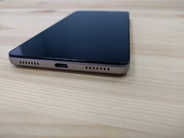 Honor 7: вырезы под микрофон и динамик Honor 7: вырезы под микрофон и динамик