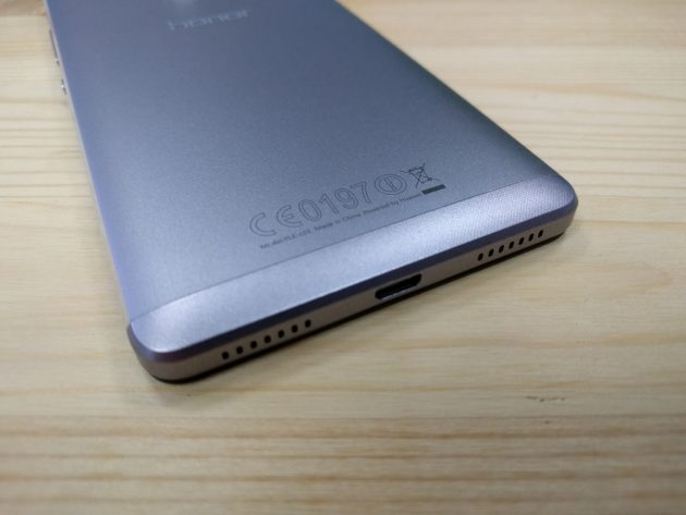Honor 7: корпус, вид снизу Honor 7: корпус, вид снизу