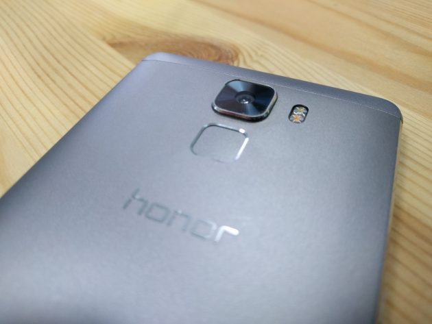 Honor 7: сканер отпечатка пальцев Honor 7: сканер отпечатка пальцев