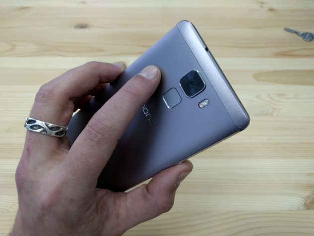 Honor 7: материал корпуса Honor 7: материал корпуса