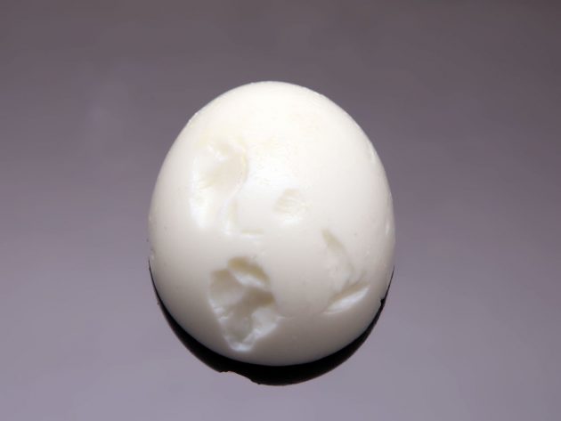 20140430-peeling-eggs-07_1461564844-630x