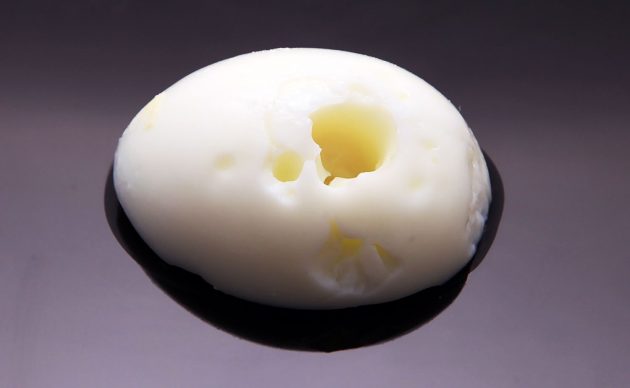 20140430-peeling-eggs-08_1461566528-630x