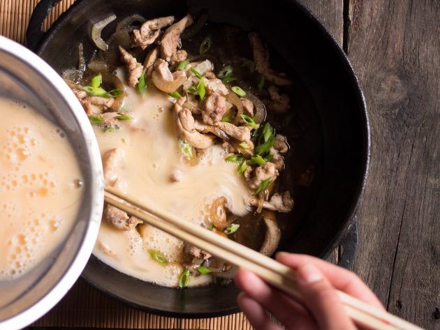 Добавляем яйца Добавляем яйца