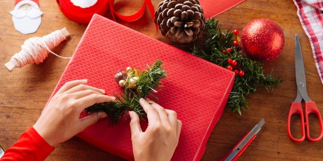 Как сделать упаковку для новогодних подарков своими руками?