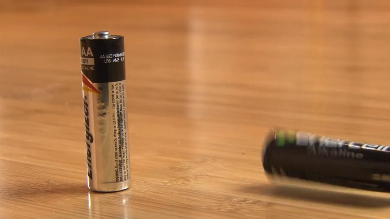 Эксперты раскрыли секрет, как легко проверить заряд батарейки