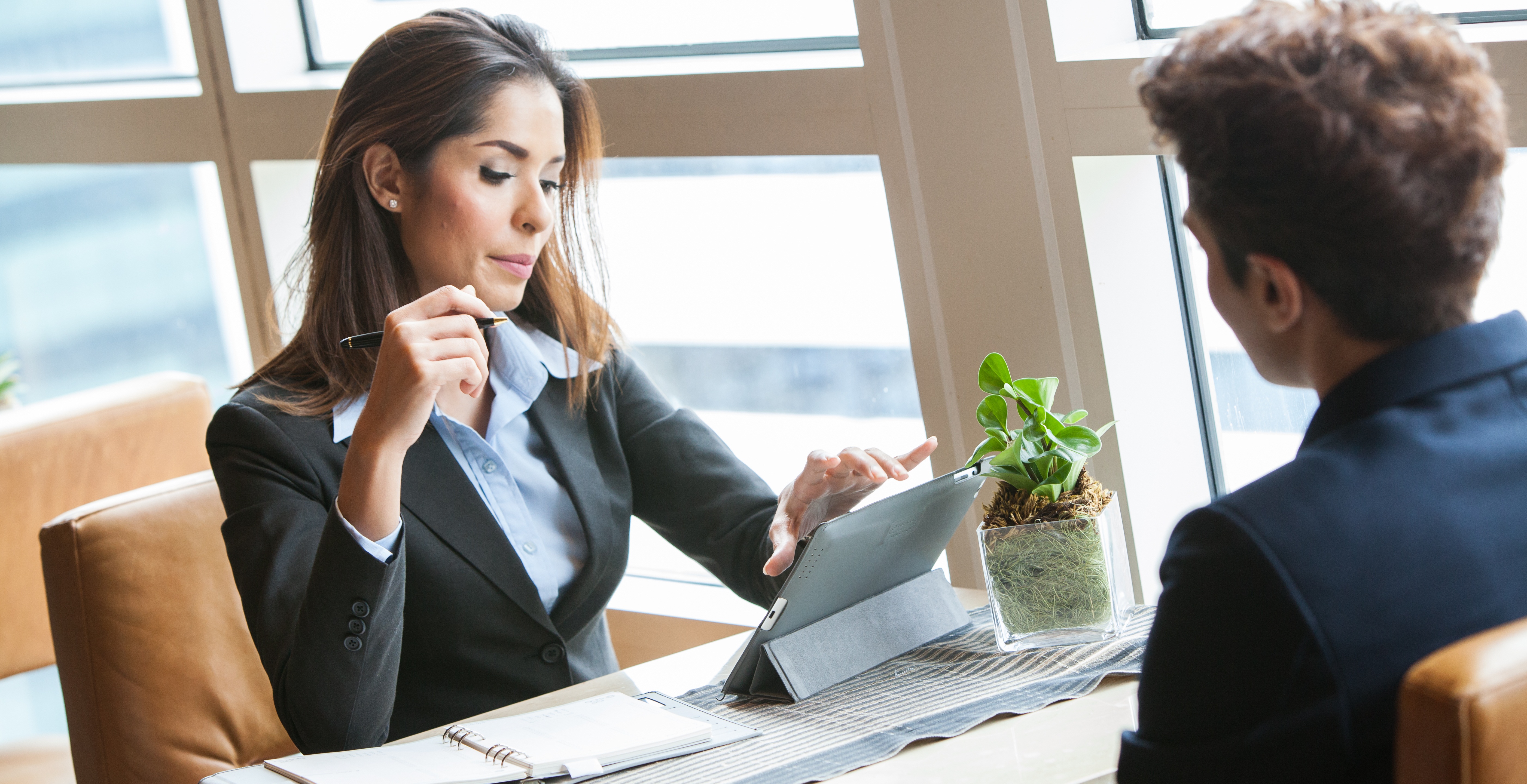 devushki-prohodyat-sobesedovaniya-na-rabotu-video-pornofilmi-s-zolotim-dozhdem