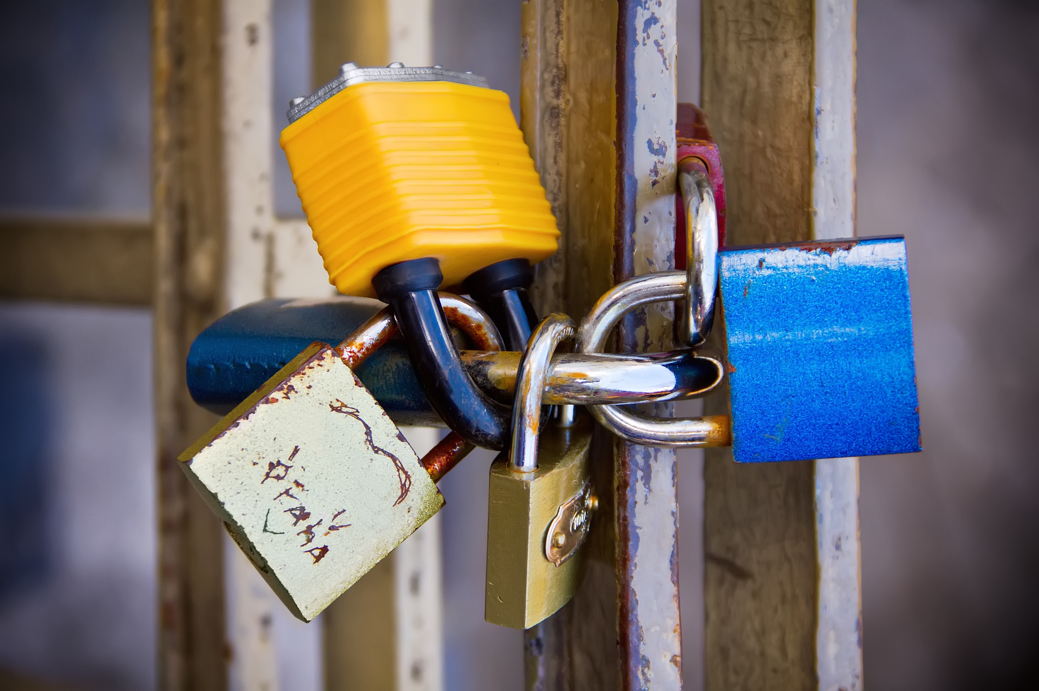 как открыть китайский навесной замок без ключа как открыть китайский навесной замок без ключа