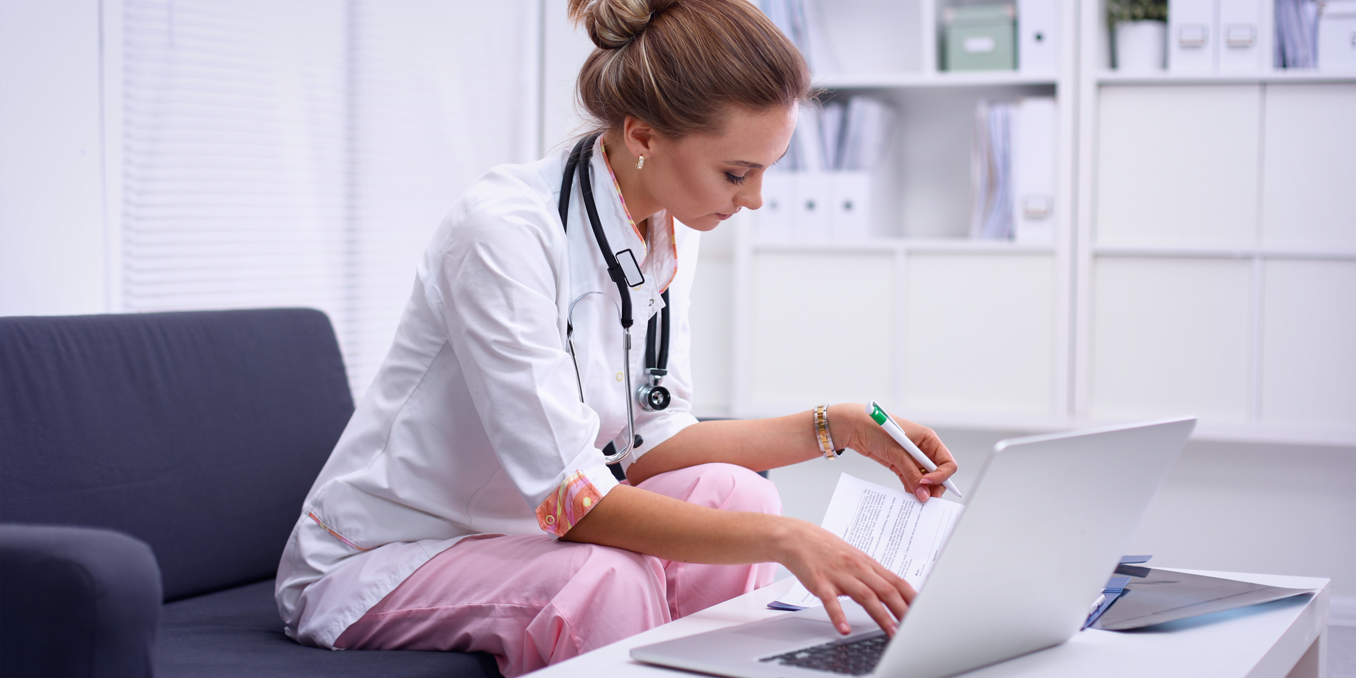 Врач. Энцефалопатия фото взрослых. Стресс медсестры. Работники с хроническими заболеваниями. Работники с хроническими заболеваниями.