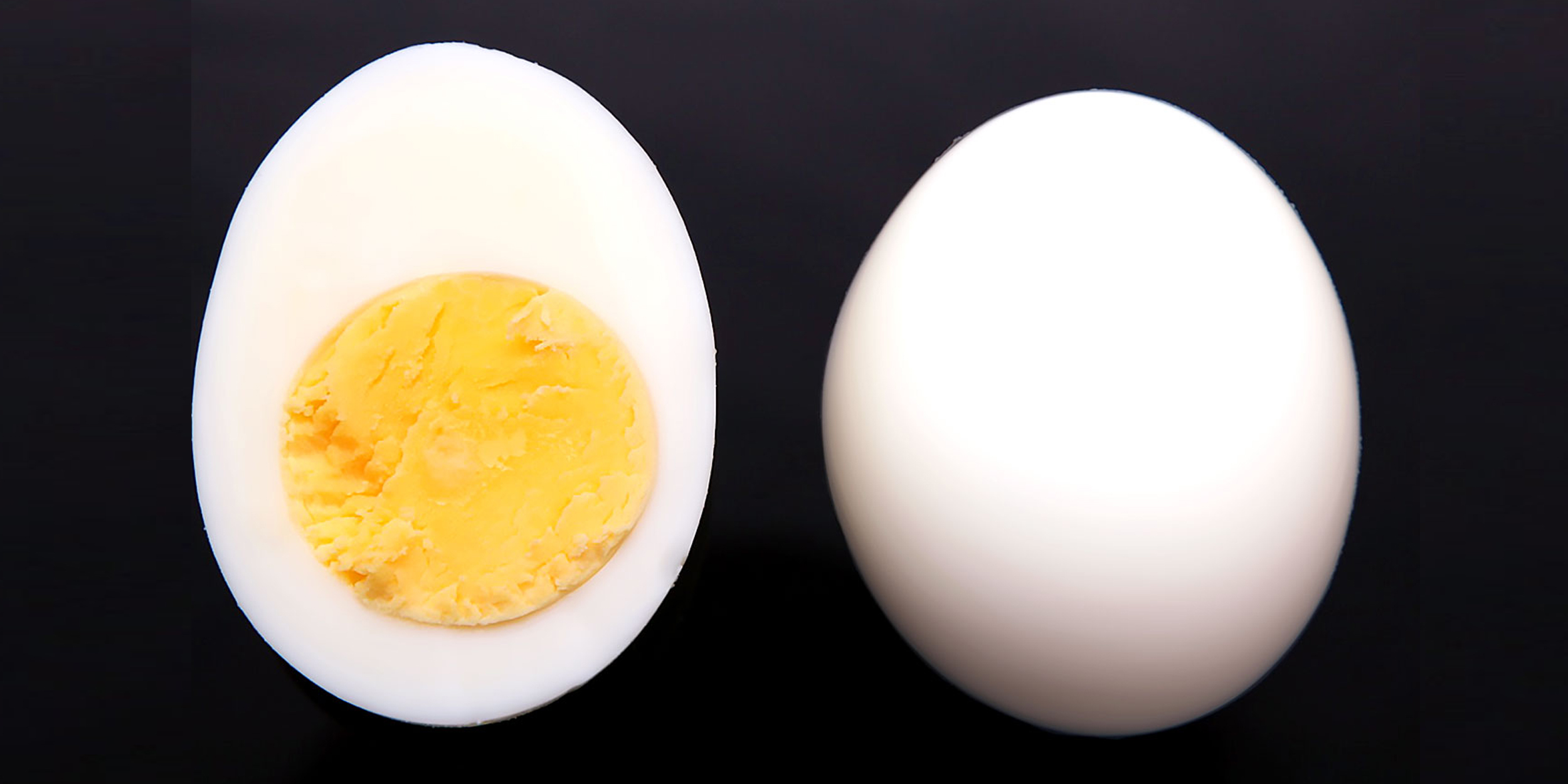 Куриное яйцо без белка. Вареные яйца. Яйцо куриное вареное. Яйцо в разрезе. Вареное яйцо в разрезе.