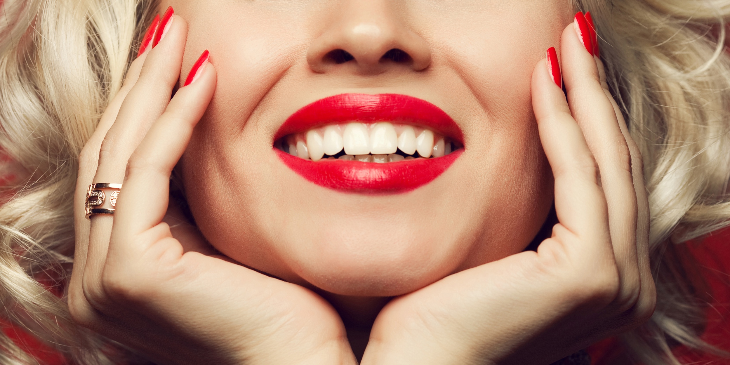 Можно ли отбелить зубы активированным углем