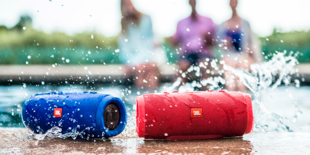 JBL Charge 3 — Bluetooth-колонка, которая не боится воды JBL Charge 3 — Bluetooth-колонка, которая не боится воды