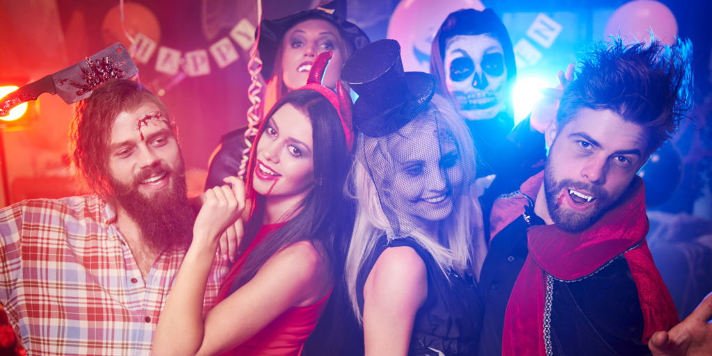 Как украсить комнату к Хеллоуину Как украсить комнату к Хеллоуину