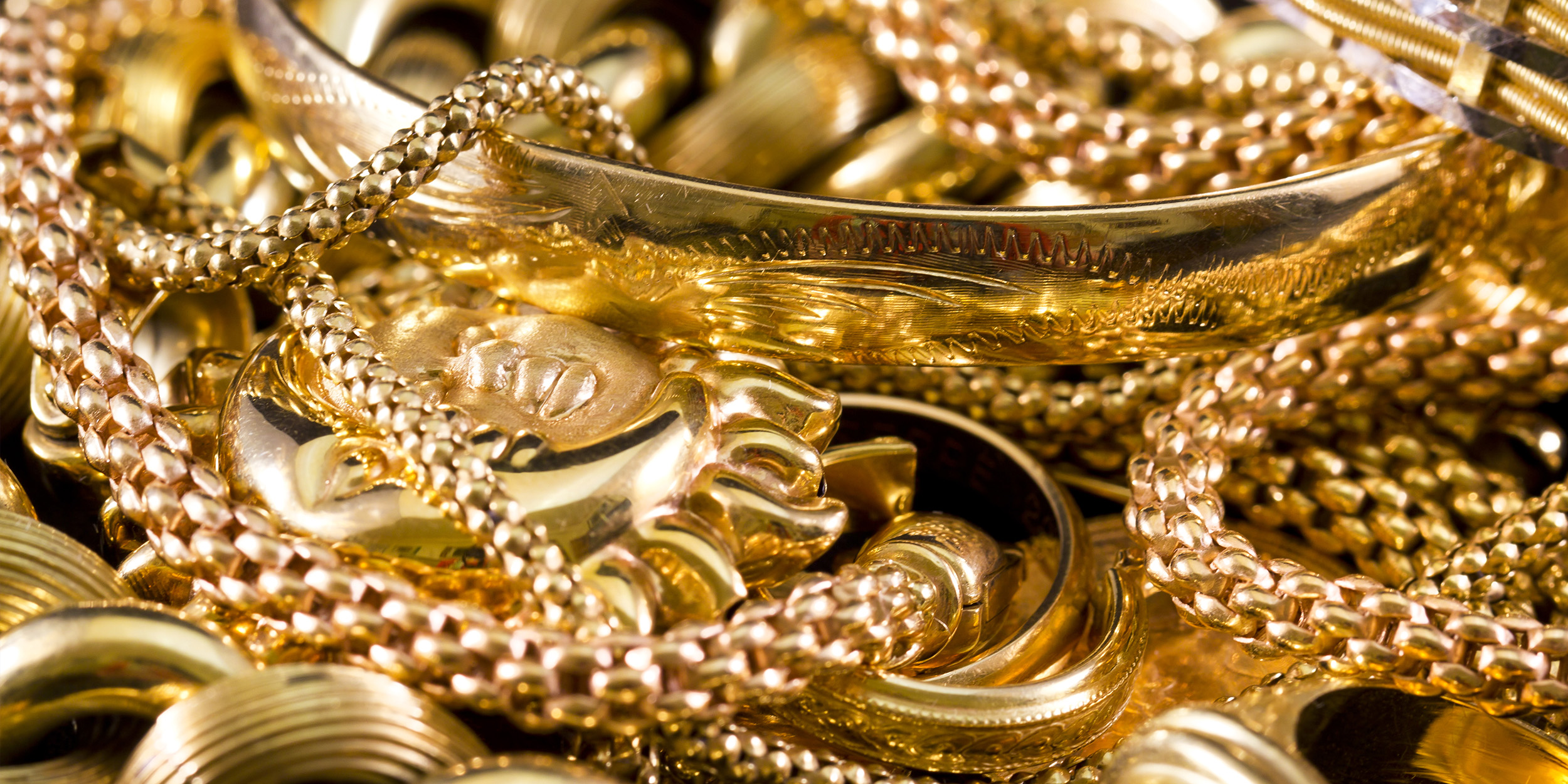 Чистка золотых украшений в домашних условиях: пять проверенных способов