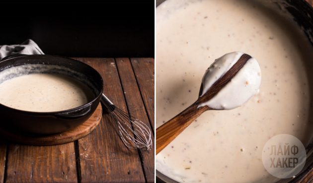 Как приготовить соус для деревенского пирога с тыквой, картошкой и сельдереем: дайте молоку загустеть, помешивая массу на среднем огне примерно 5 минут