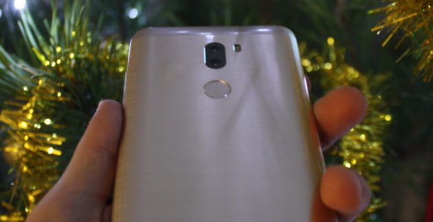 Xiaomi Mi5S Plus: сканер отпечатков пальцев