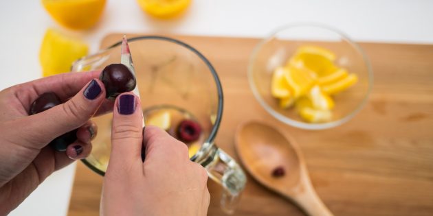 Как сделать вишнёвый лимонад: добавьте ягоды