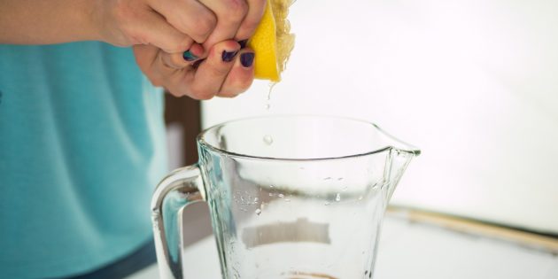Вишнёвый лимонад: выжмите сок из цитрусовых