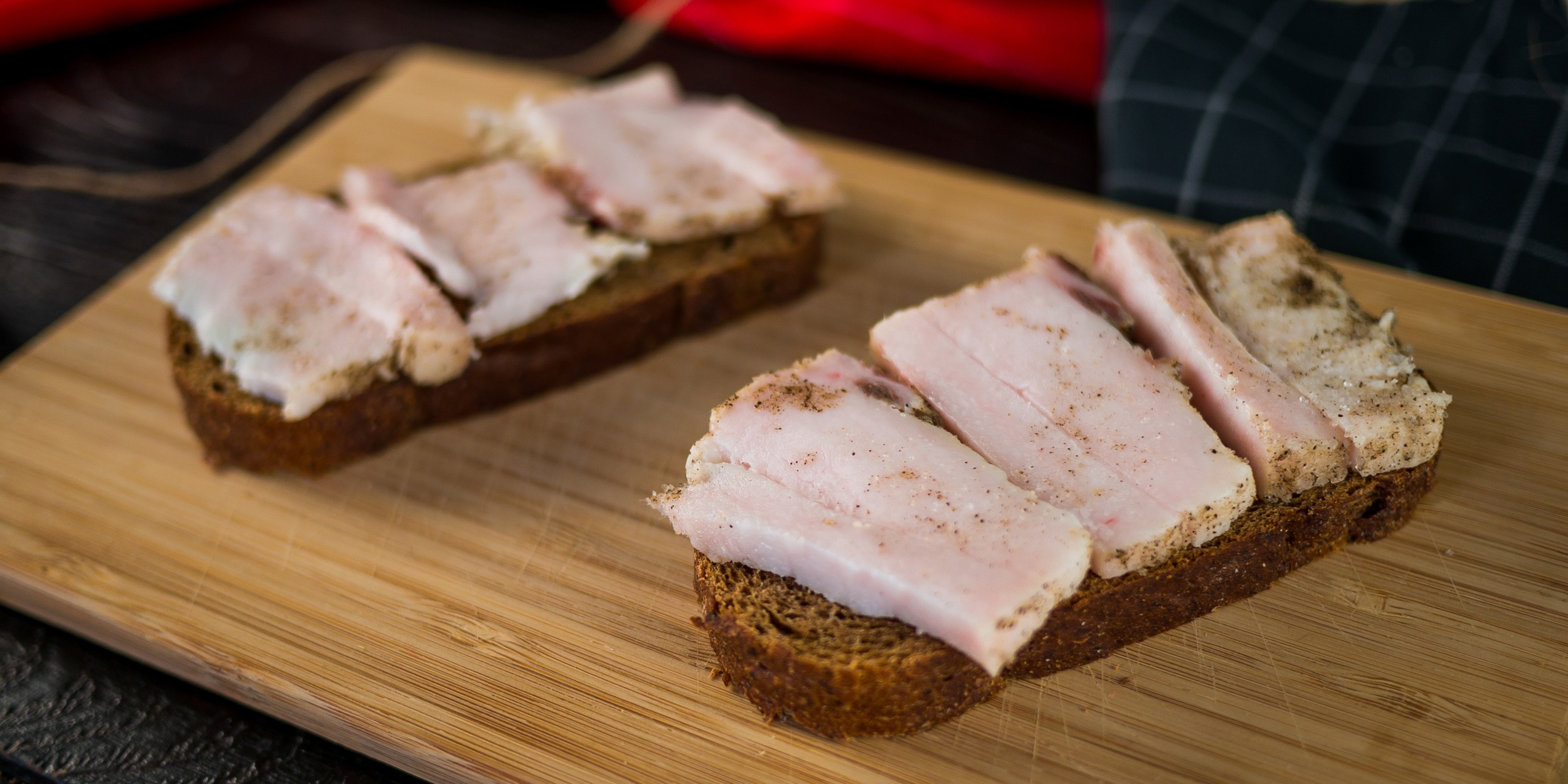 Как быстро и вкусно засолить свиную грудинку в домашних условиях — 6 рецептов
