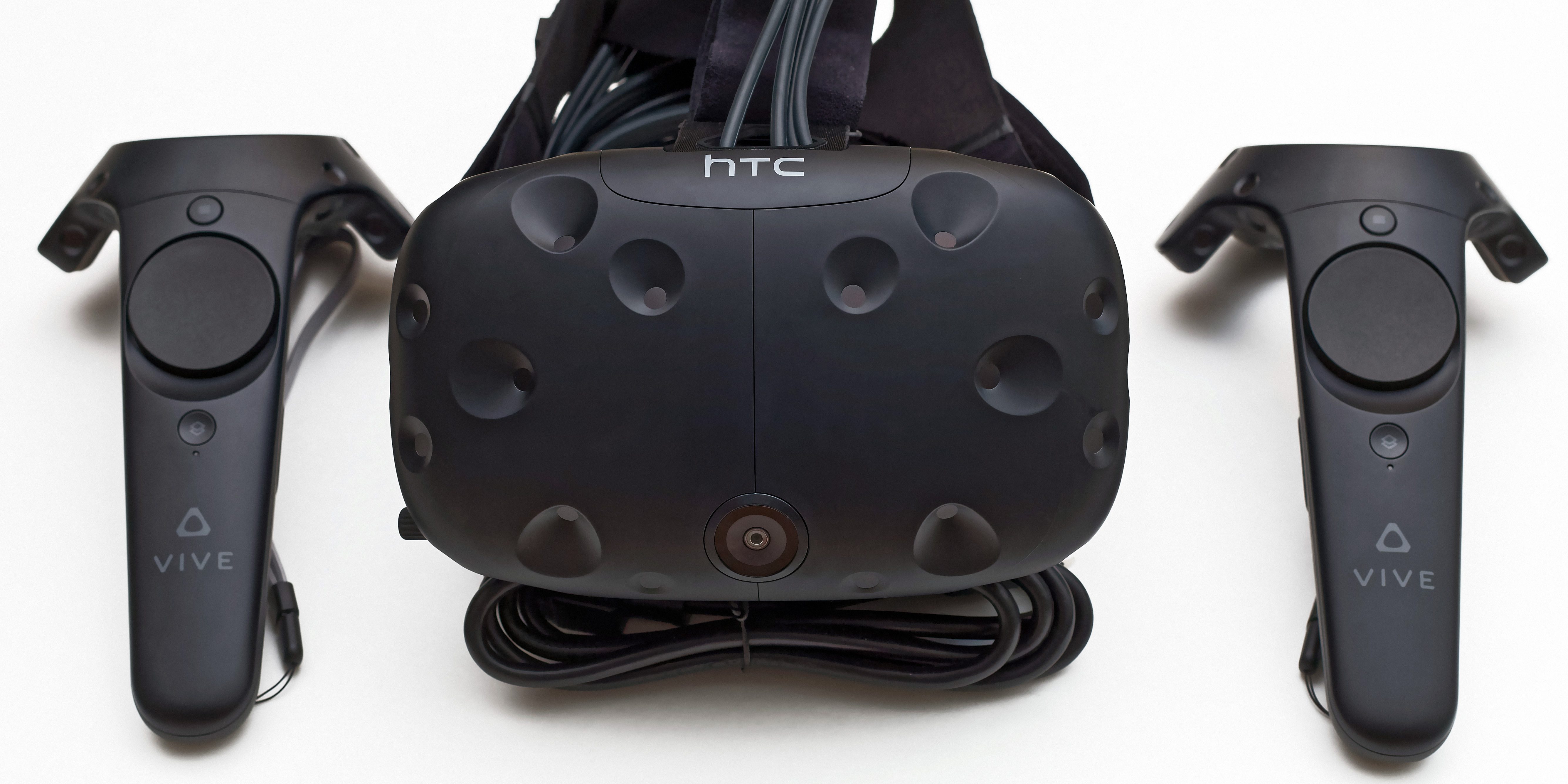 Джойстик vr очков купить. ВР шлем с 2 джойстиками. HTC Vive. Oculus Rift и HTC Vive. Виар шлем с джойстиками.