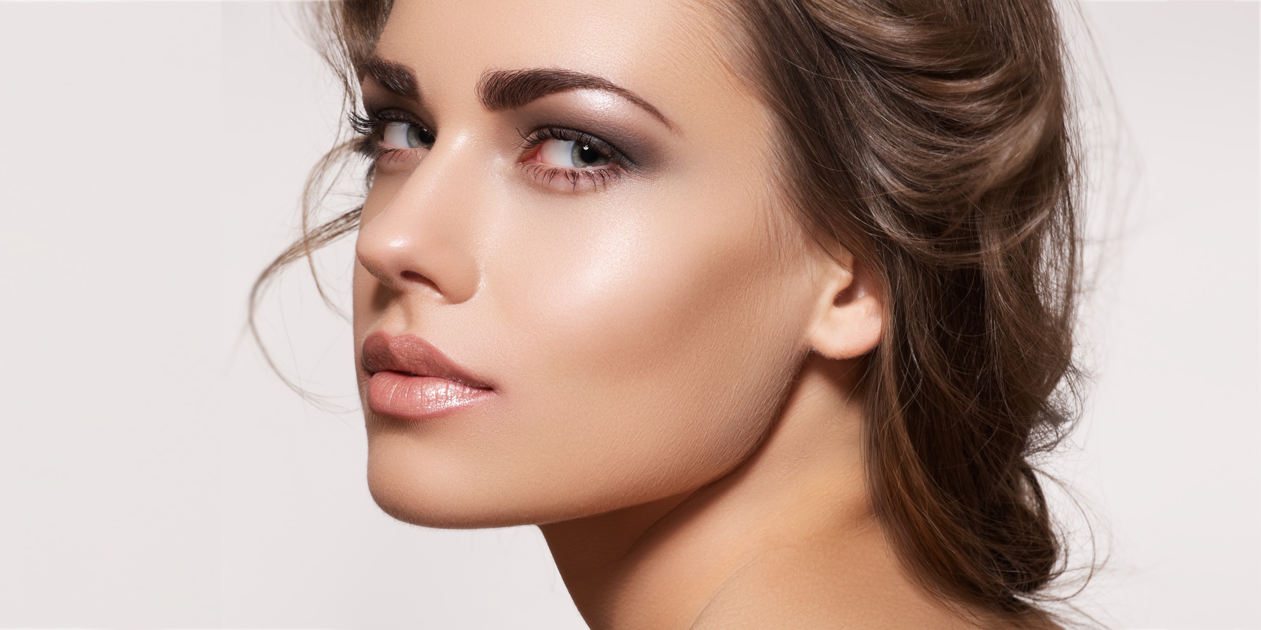 Тренды макияжа: как создать свежесть и сияние чистой кожи
