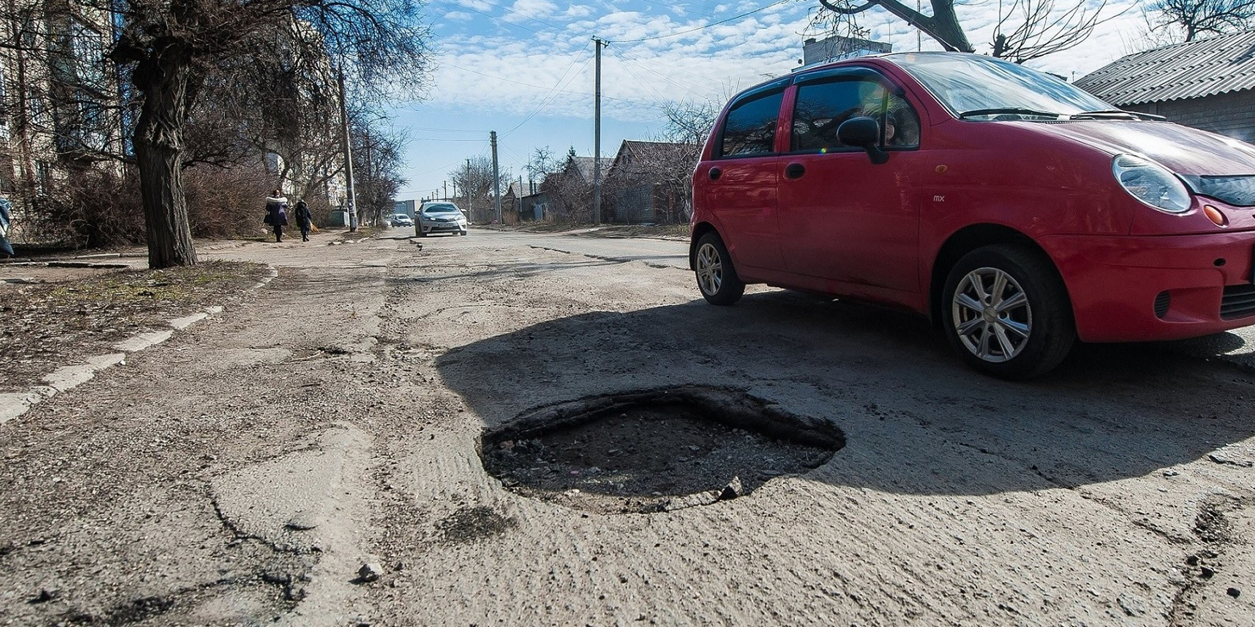 Что делать, если попал в яму на дороге - Лайфхакер