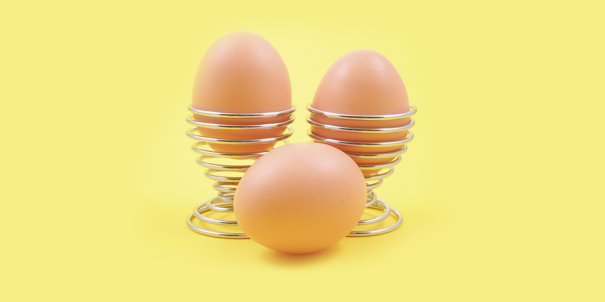 Идеальное яйцо. Подставка для яиц всмятку. Яйцо куриное на подставке. Яйцо на подставке Мем.