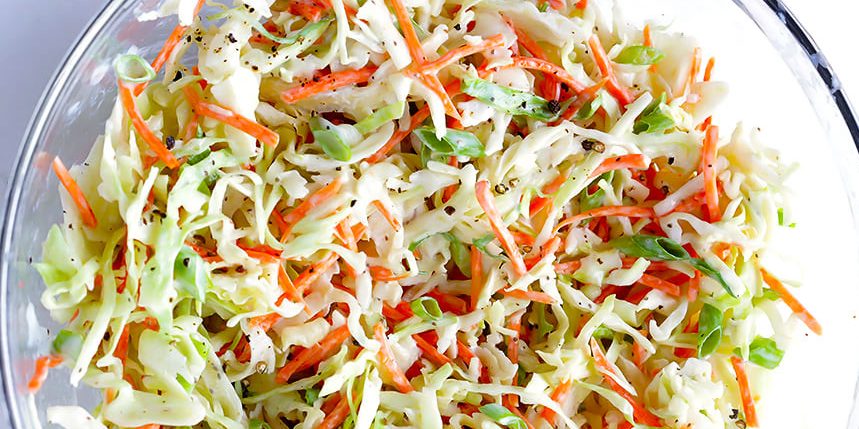 Салат из белокочанной капусты: простой рецепт и полезные свойства