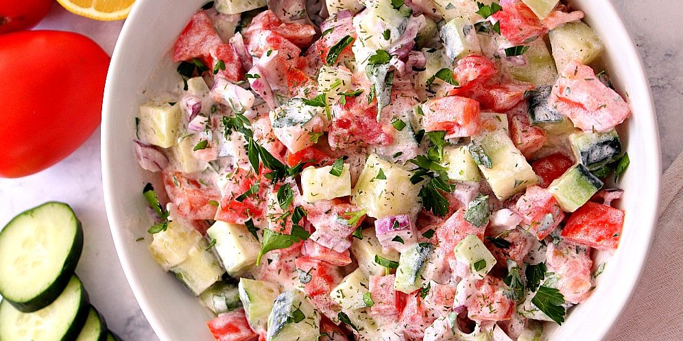 Салат из помидоров с солеными огурцами и красным луком - рецепт с фото пошагово