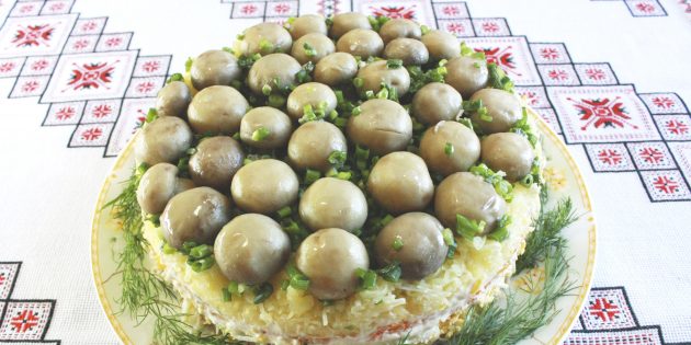 1. Салат с грибами и оливками