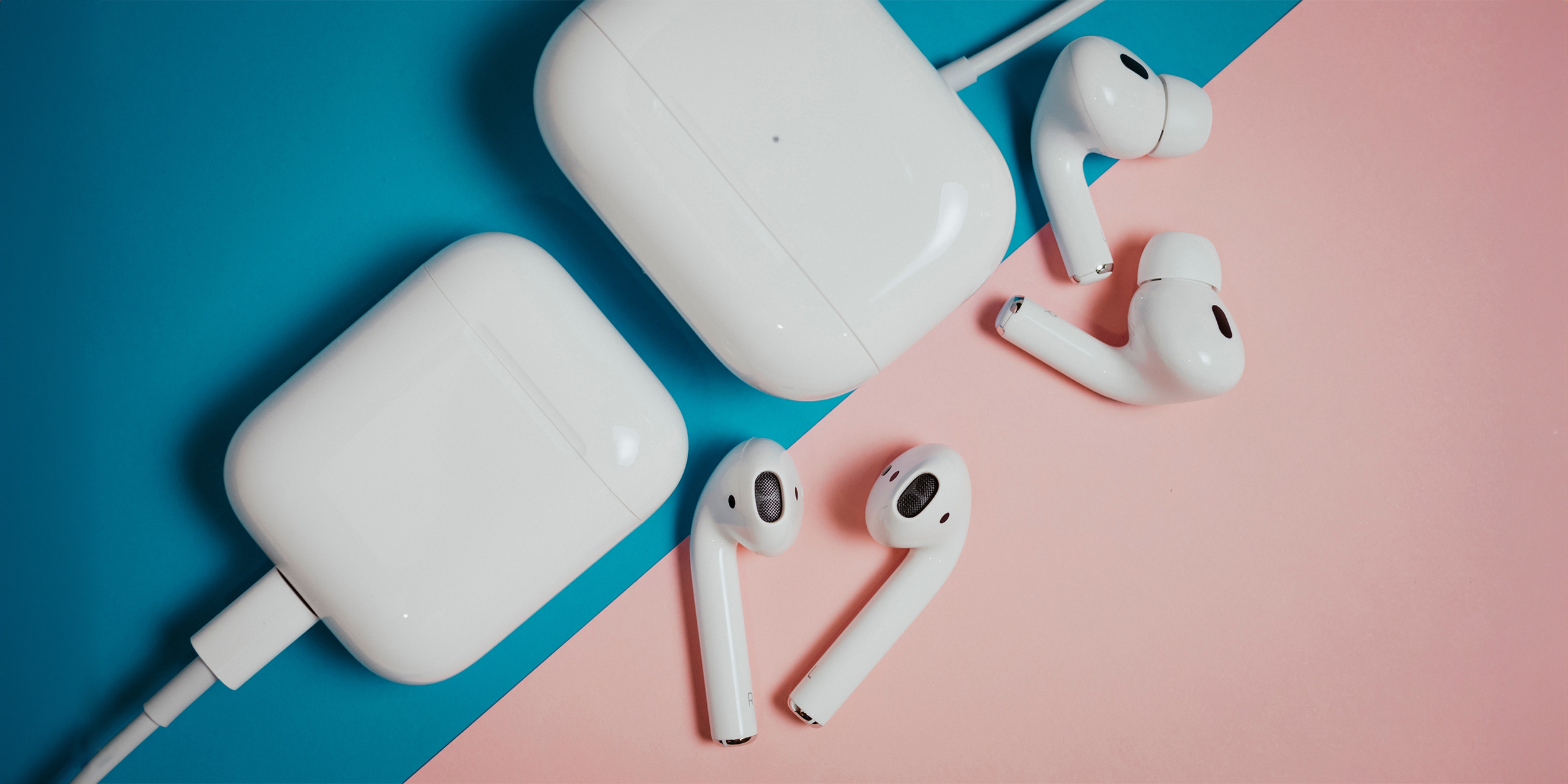 Как подключить две пары AirPods к iPhone - Лайфхакер