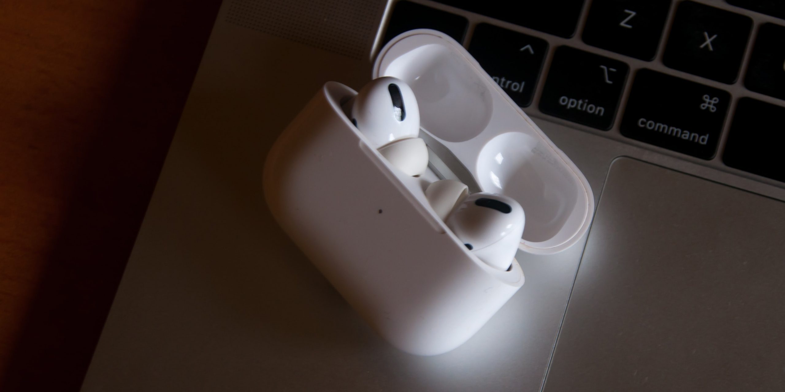 В AirPods Pro появилась оптимизированная зарядка - Лайфхакер