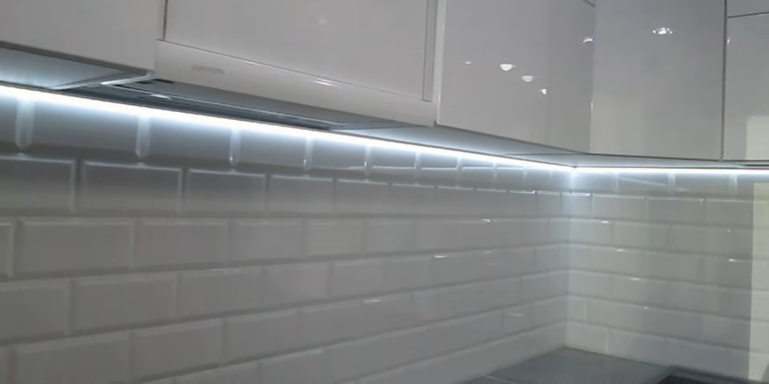 Установка светодиодной подсветки на кухне своими руками