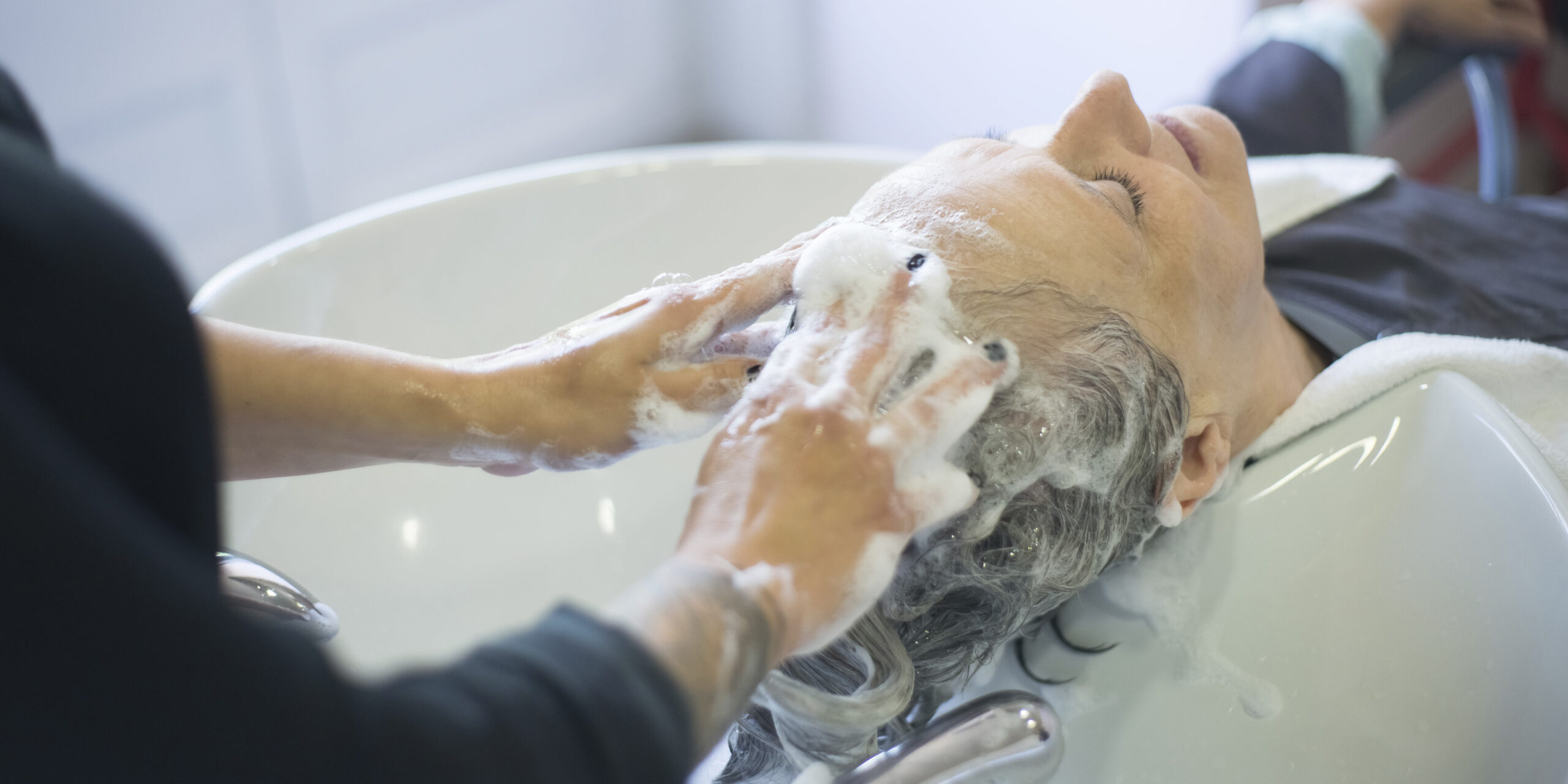 Дерматолог Агафонова рассказала, почему нельзя мыть голову, если у вас температура