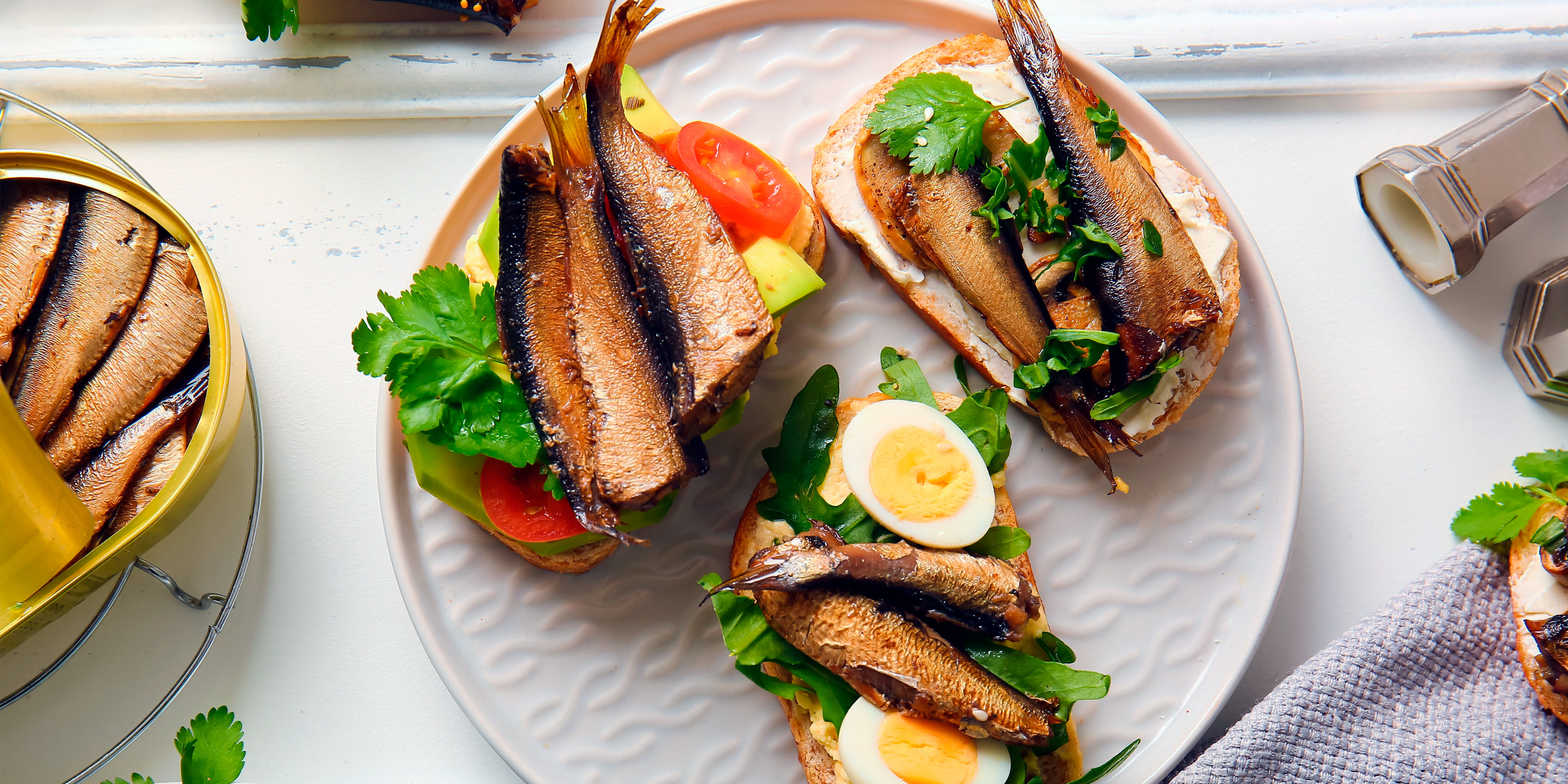 Очень вкусные бутерброды со шпротами и яйцом — Кулинарные рецепты любящей жены